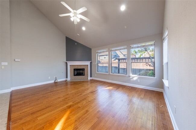 Building Photo - 1067 Valley Vista Dr