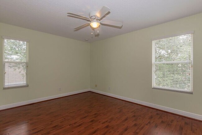 Building Photo - BEAUTIFUL 5 Bedroom/4 Bath Home Located in...
