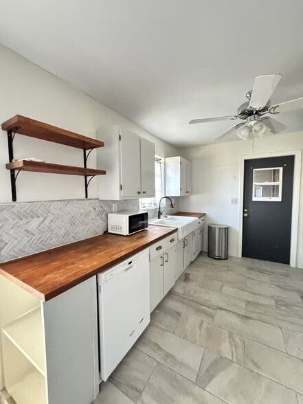 Building Photo - 701 Chicago Ave