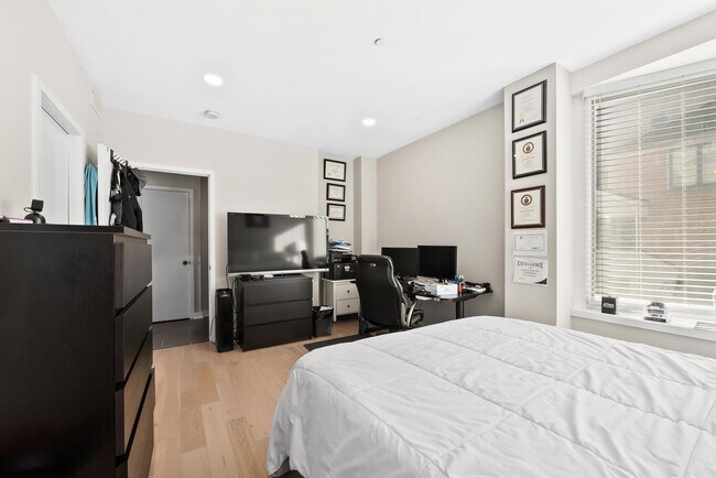 Building Photo - 600 Harbor Blvd