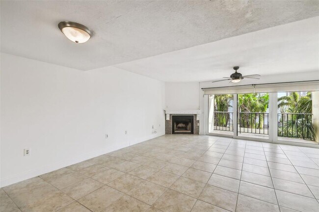 Building Photo - 7550 Sunshine Skyway Ln S