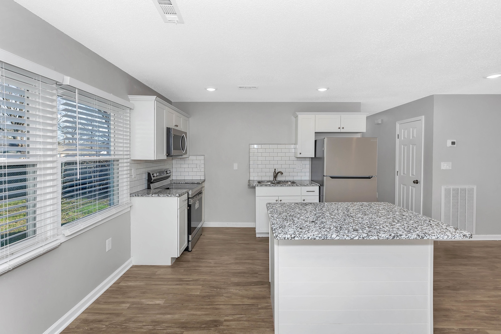Building Photo - 3903 Telstar Cir SW