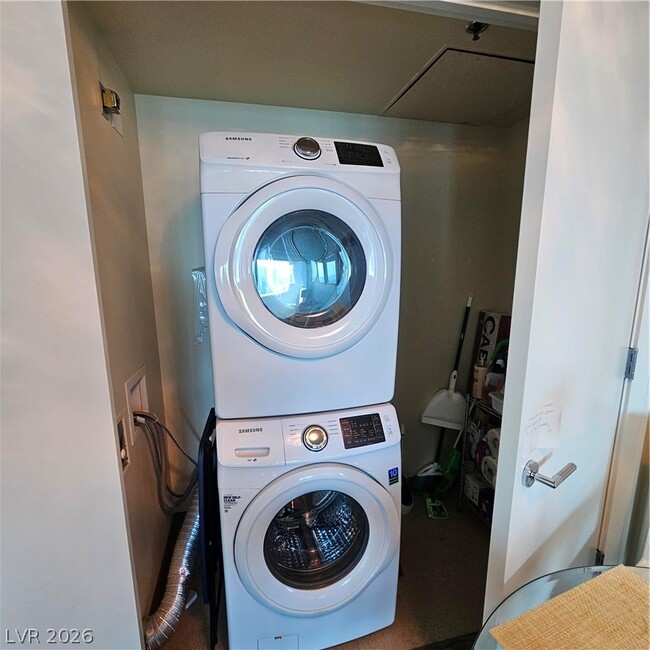 Building Photo - 2700 S Las Vegas Blvd