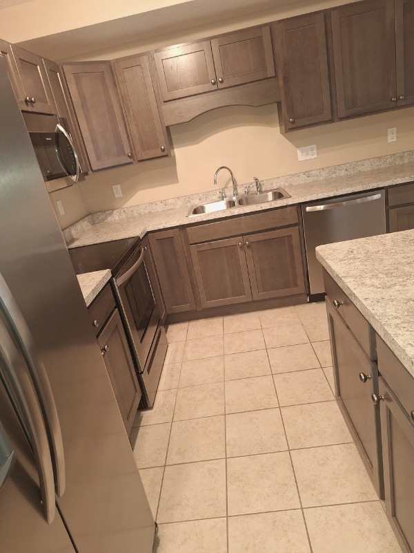 Building Photo - 4927 Grouse Holw Dr