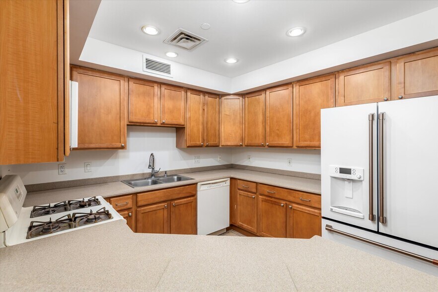 Building Photo - 1 Orient Way