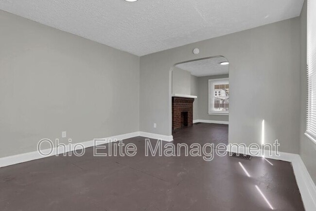 Building Photo - 793 E Starr Ave