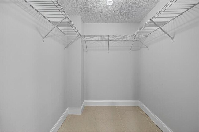 Building Photo - 3090 N Course Dr
