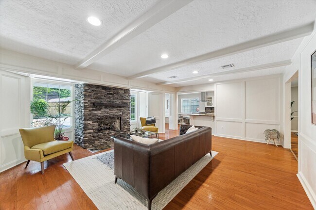 Building Photo - 3106 Redwood Lodge Dr