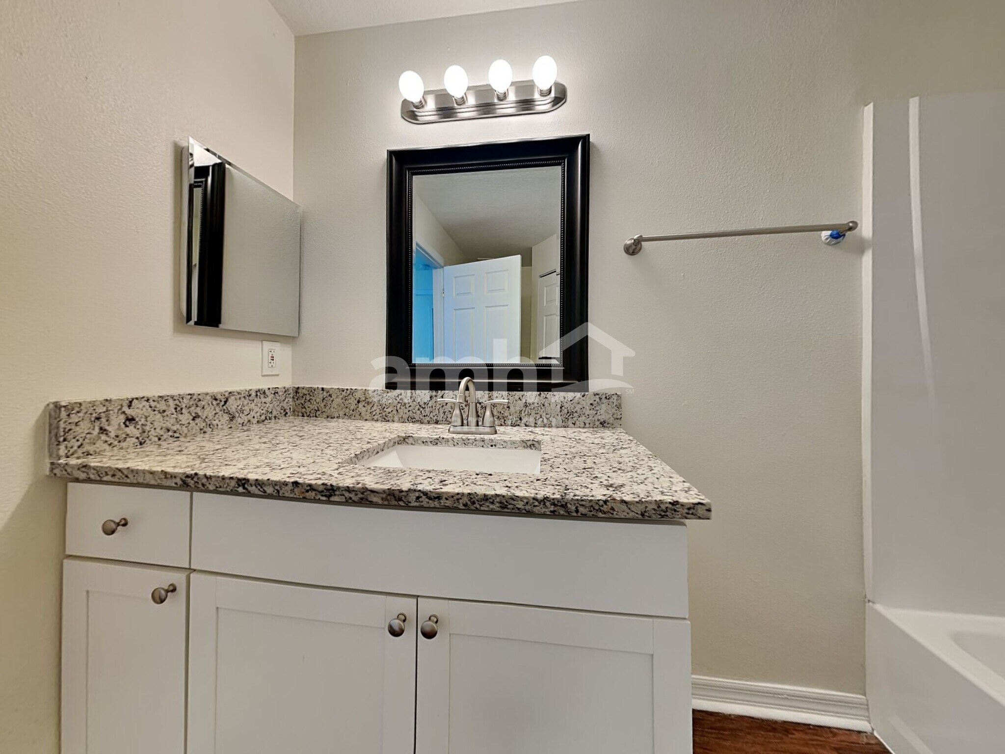 Building Photo - 10225 Summerview Cir
