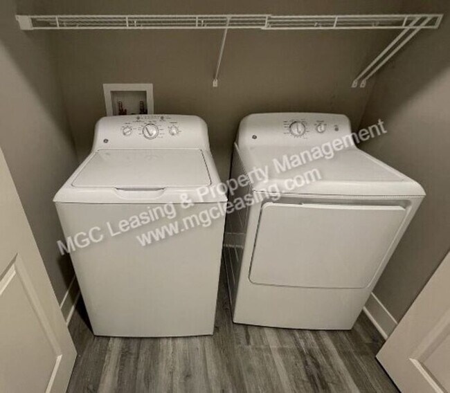 Building Photo - 1 Bedroom Luxury Apartment in the Northland of KCMO