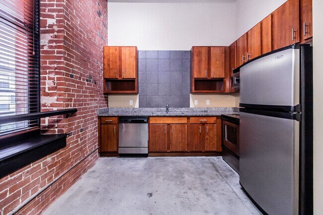 Building Photo - Gorgeous Loft-Ask About our Move in Special!!!