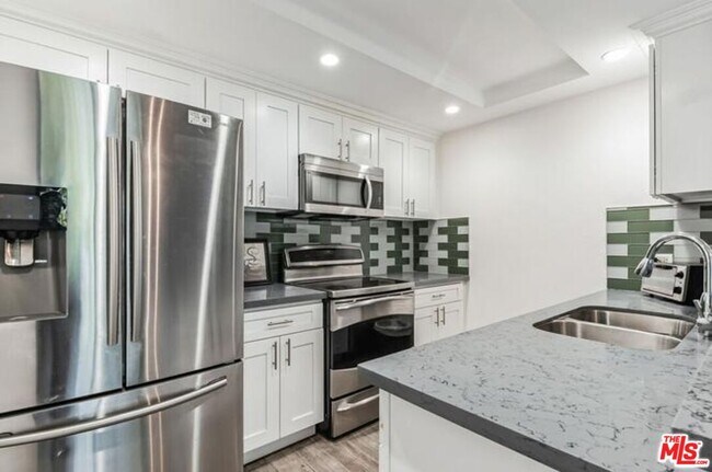 Building Photo - 10535 Wilshire Blvd