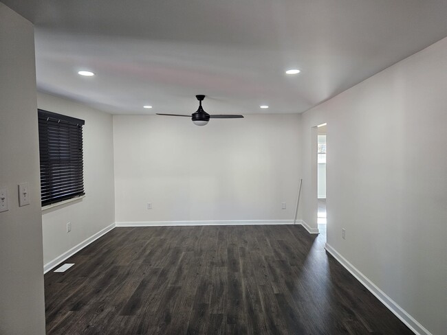 Building Photo - 3303 George Light Rd