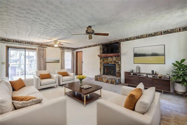 Building Photo - 503 Fayetteville Rd