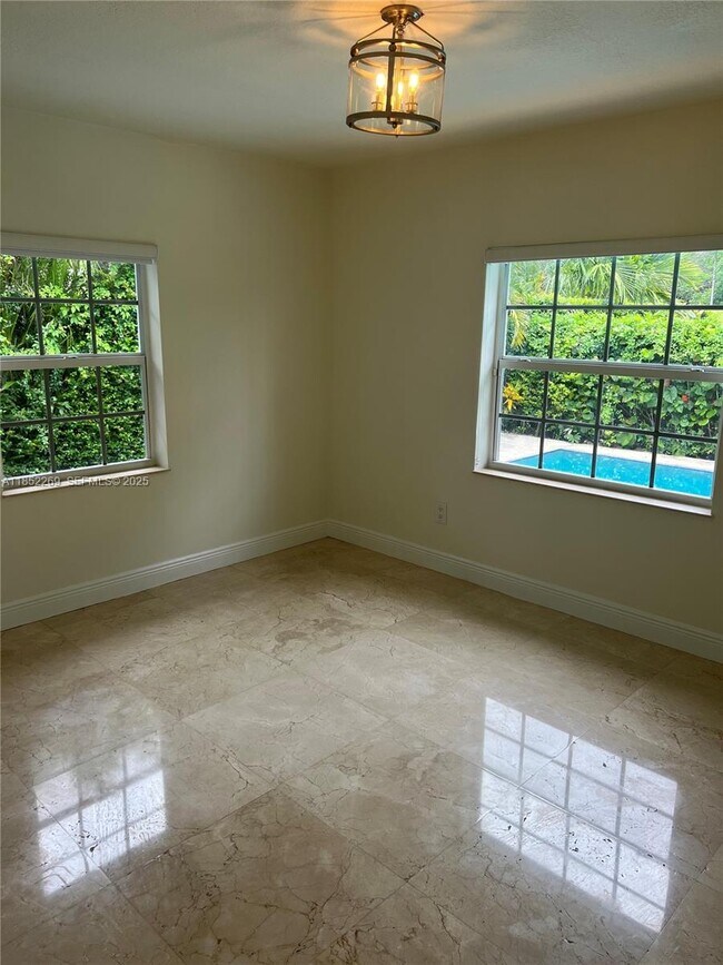 Building Photo - 5940 SW 47th St