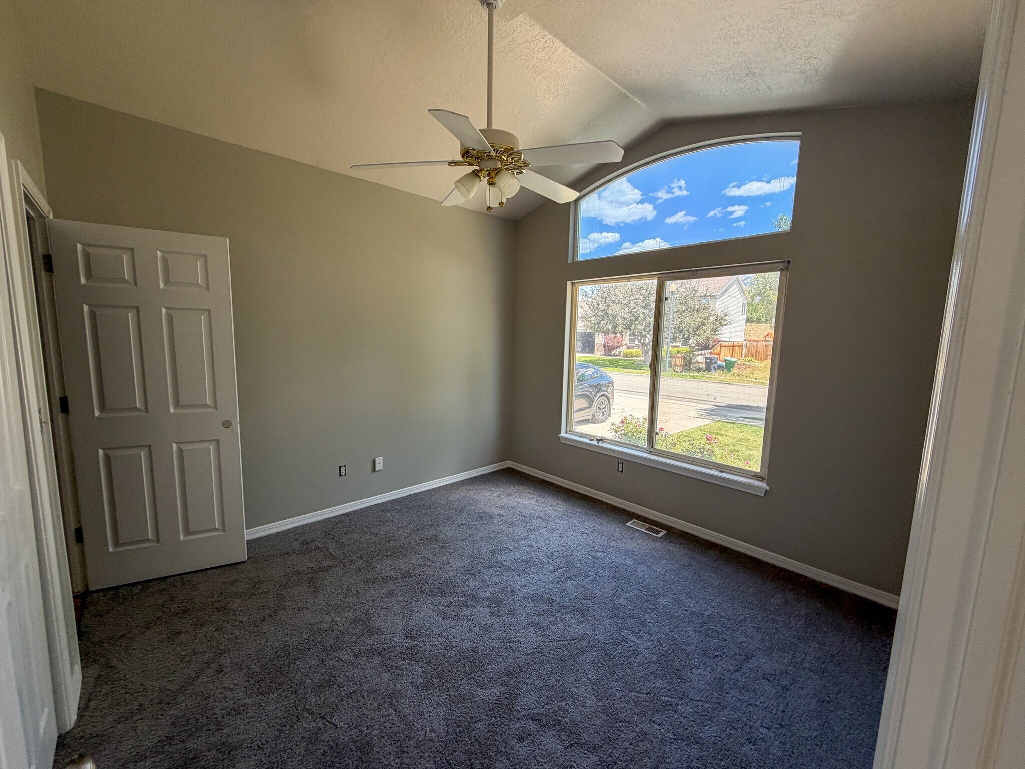 Building Photo - 11246 Glen Croft Ln