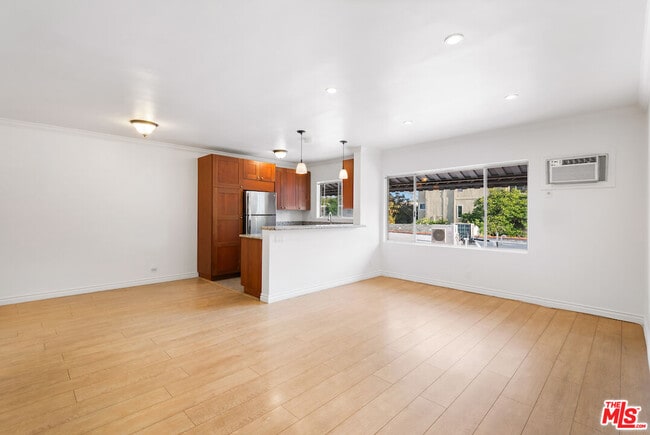 Building Photo - 628 Huntley Dr