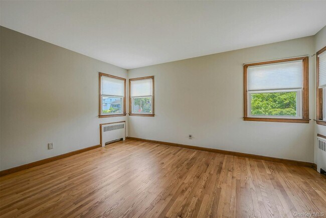 Building Photo - 33 Chestnut St