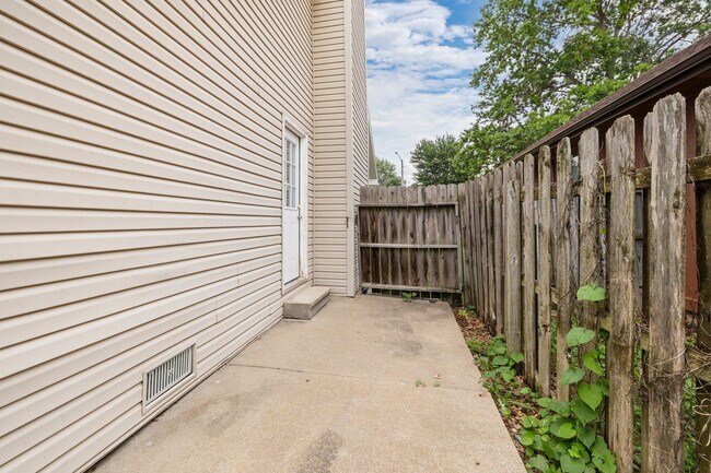 Building Photo - S1005-MF2