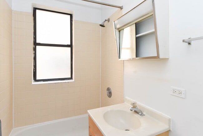 Building Photo - 1532 N Kedzie Ave