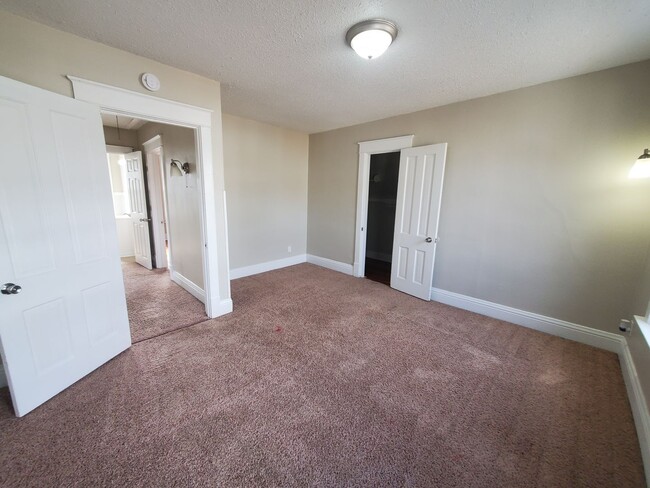 Building Photo - 3 bedroom house in Moline