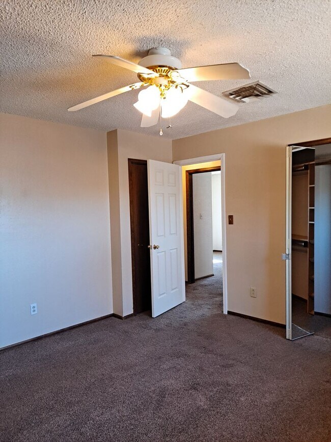 Building Photo - 2 Carefree Ln