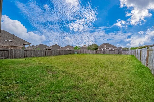 Building Photo - 4410 Fenetre Forest St