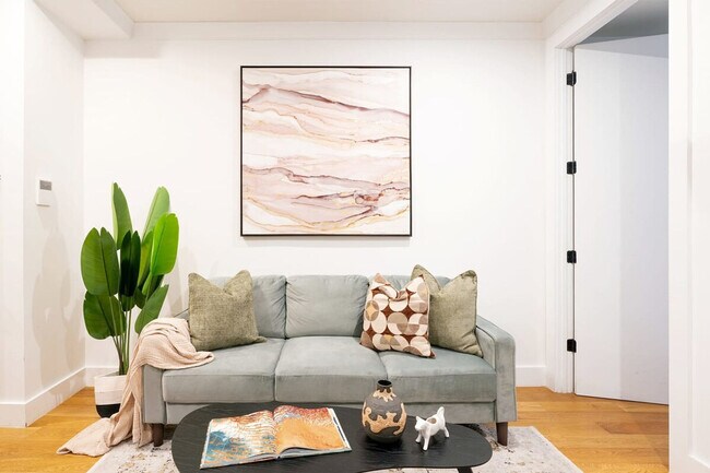 Building Photo - 411 E 68th St