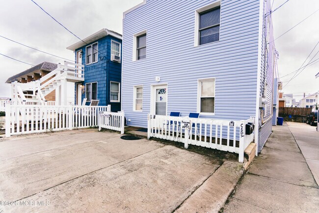 Building Photo - 13 Decatur Ave