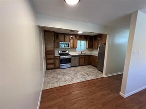 Building Photo - 907 Possum Trot St