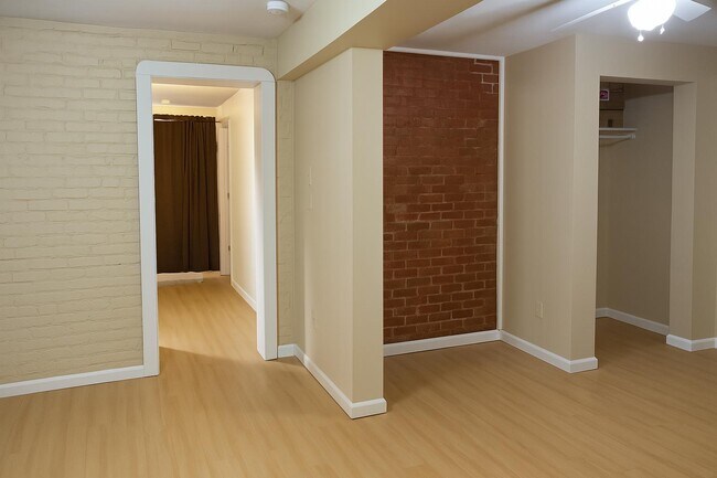 Building Photo - 202 N Townsend St