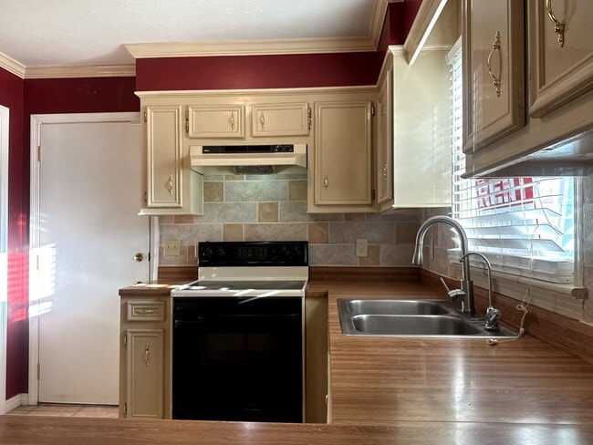 Building Photo - 405 Harvest Dr