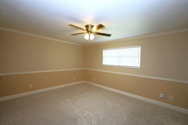 Building Photo - 3101 Wallace Dr