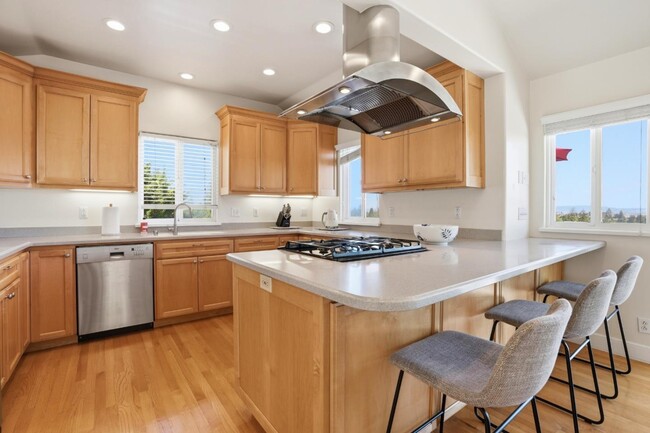 Building Photo - 531 Upland Rd