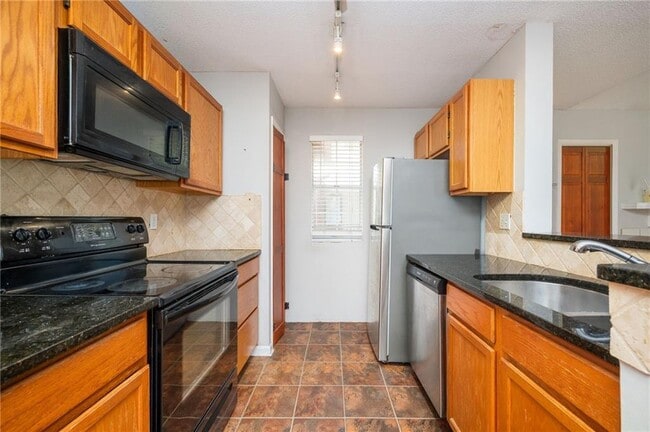 Building Photo - 915 Wentworth Ct