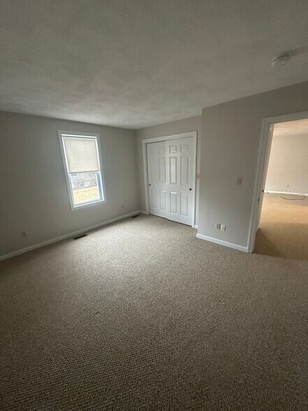 Building Photo - 846 Main St