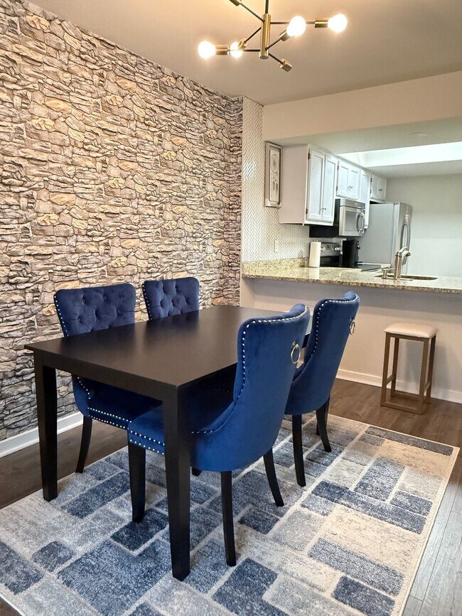Building Photo - Modern Comfort in Sought-After Gaithersburg