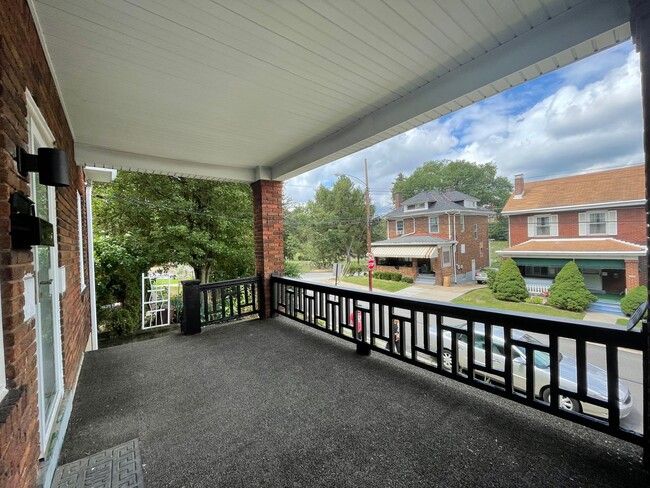 Building Photo - Available April 2026 - 2 Bedroom Home in Dormont w/ Central AC and Off-Street Parking Pad!