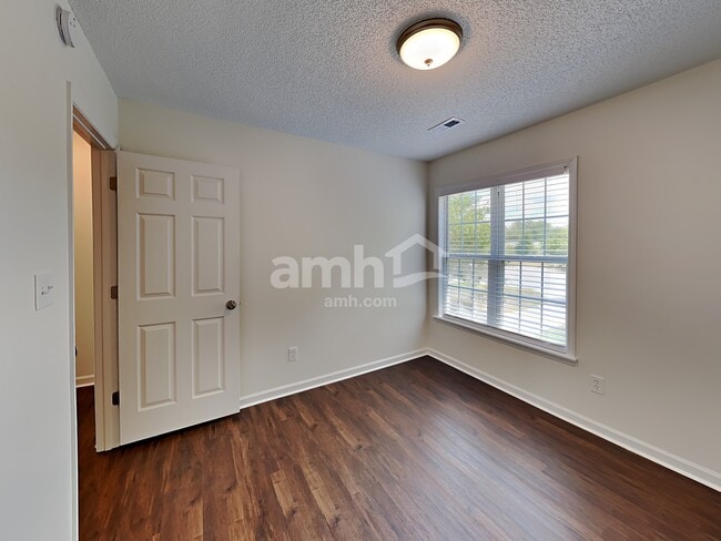 Building Photo - 116 Academy Ln