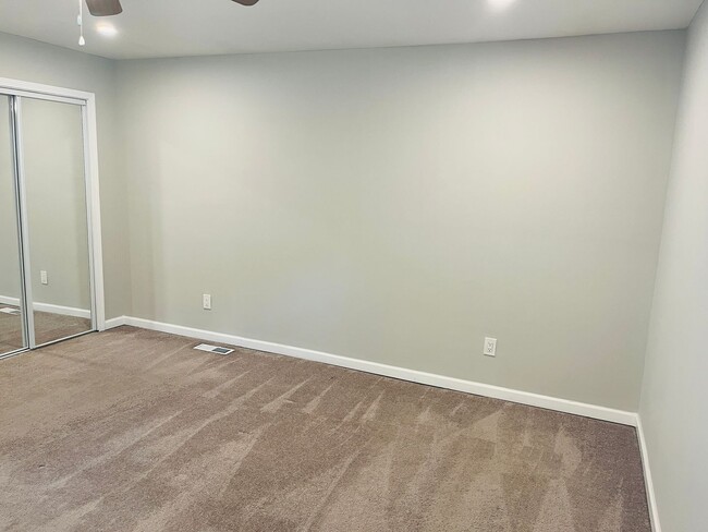 Building Photo - Beautiful 3 bedroom, 3 bathroom with large...