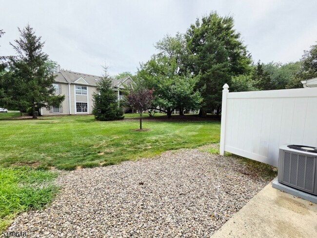 Building Photo - 3705 Pinhorn Dr