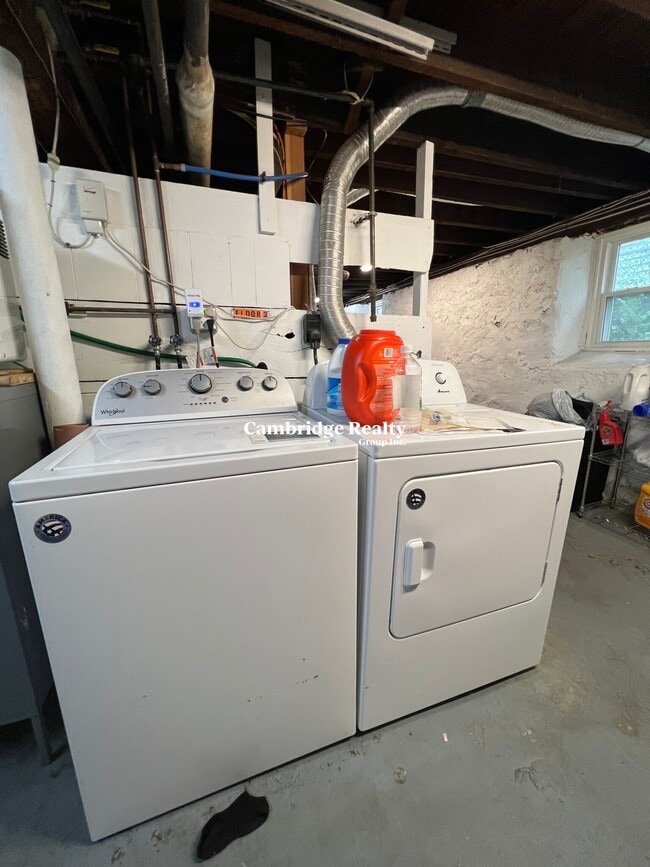 Building Photo - 204 Fellsway W