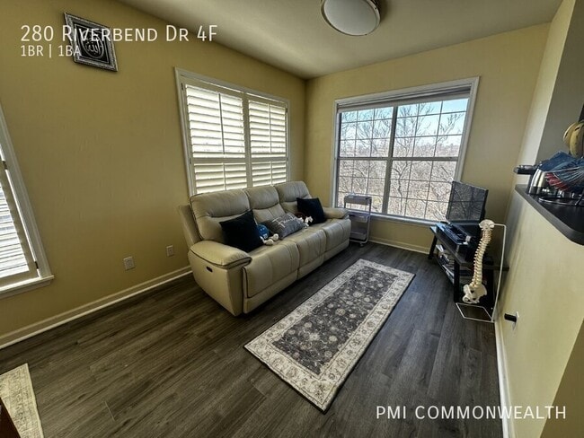 Building Photo - 280 Riverbend Dr