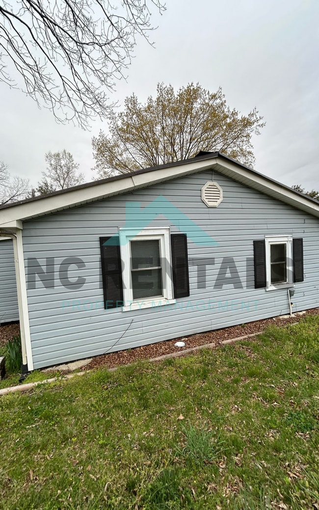 Building Photo - 715 3rd Ave