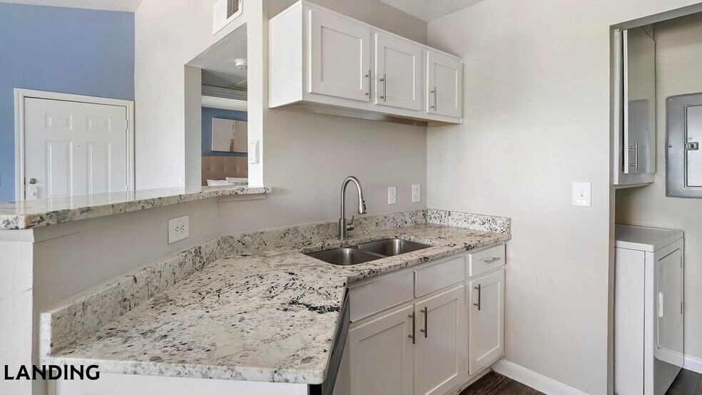 Building Photo - 3419 Fountains Dr