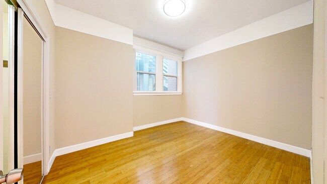 Building Photo - 1627 Clay St