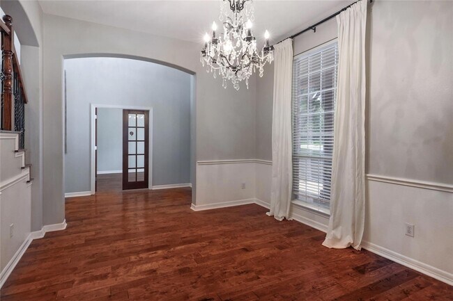 Building Photo - 2279 Fernspring Dr