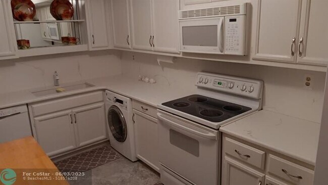Building Photo - 3750 Galt Ocean Dr