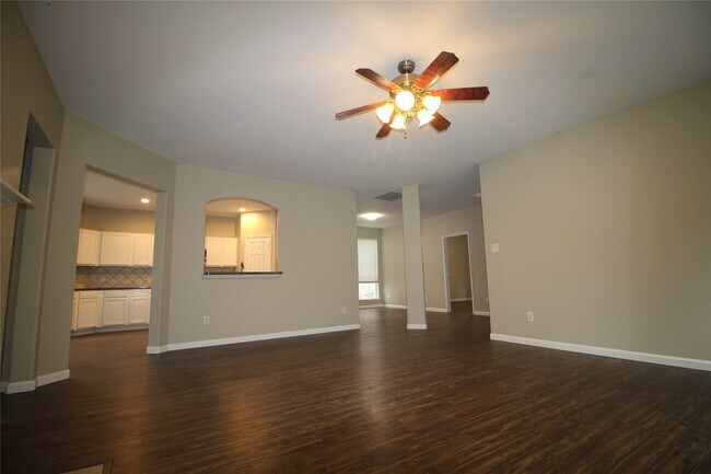 Building Photo - 16730 Town Glade Dr