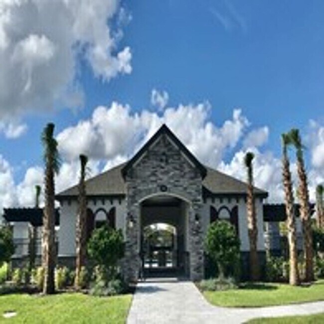 Building Photo - Stylish 3-Bedroom Townhome in Gated Sanfor...
